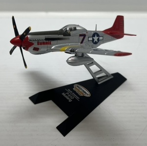 lot 36 image: Matchbox Collectibles Miniature Diecast Plane ( North American P-51D Mustang ) On Stand 5 12 x 6