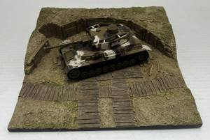 lot 46 image: Vintage Toysmith Brand  Friction Drive Tank With Diorama 7 58 x 8