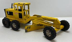 lot 56 image: 1960s- 70s Tonka Pressed Steel Road Grader 17