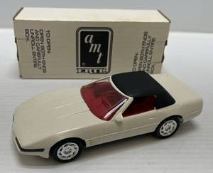 lot 64 image: Ertl AMT ( Dealer Promo ) Special Edition 1 Millionth Corvette ( 1992 Corvette Convertible ) ( Artic White With Red Interior )