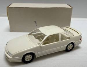 lot 67 image: Ertl ( Dealer Promo ) 1990 Beretta GTZ ( White )