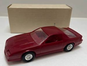 lot 68 image: Ertl ( Dealer Promo ) 1989 Camaro Iroc - Z ( Bright Red )
