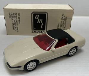 lot 74 image: Ertl AMT ( Dealer Promo ) Special Edition 1 Millionth Corvette ( 1992 Corvette Convertible ) ( Artic White With Red Interior )