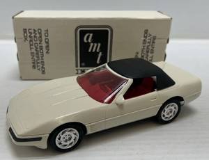 lot 84 image: Ertl AMT ( Dealer Promo ) Special Edition 1 Millionth Corvette ( 1992 Corvette Convertible ) ( Artic White With Red Interior )