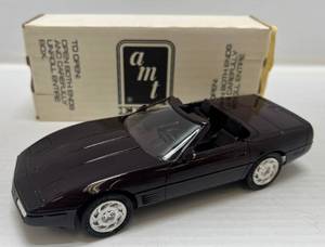 lot 85 image: Ertl AMT ( Dealer Promo ) 1992 Chevrolet Corvette Convertible ( Black Rose Metallic )