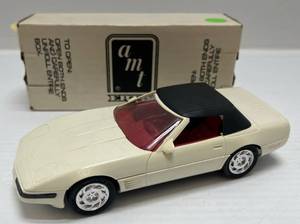 lot 88 image: Ertl AMT ( Dealer Promo ) Special Edition 1 Millionth Corvette ( 1992 Corvette Convertible ) ( Artic White With Red Interior )