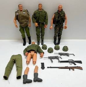 lot 123 image: Group Of Vintage 1990s 12 G.I. Joe Action Figures With Misc. Weapons