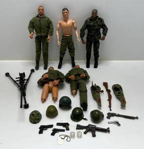 lot 124 image: Group Of Vintage 1990s 12 G.I. Joe Action Figures With Misc. Weapons