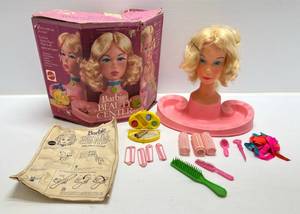lot 129 image: Vintage 1972 Mattel Barbie Beauty Center In Original Box ( Used Seems Complete )