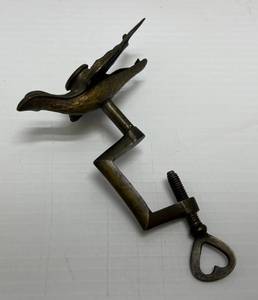 lot 171 image: Vintage Victorian Sewing Bird Clamp