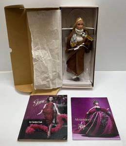 lot 219 image: Vintage Limited Edition Madame Alexander ( Alex The Editor-In-Chief ) 16 Doll And Book