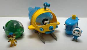 lot 299 image: Vintage Octonauts Vehicles 1 Polar Exploration Vehicle With Figure 1 Submarine With Figure 1 Whale Submarine With Figure