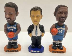 lot 317 image: Group Of Vintage Basketball Bobble Heads