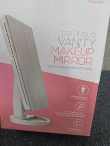 lot 7 image: Trifold Vanity Makeup Mirror open b...