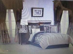 lot 19 image: Gilda 30-Pc. Bedroom Super Set - Qu...