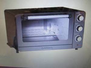 lot 57 image: Cuisinart Convection Toaster Oven B...