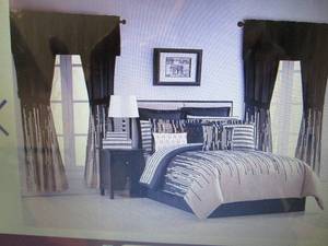 lot 74 image: Gilda 30-Pc. Bedroom Super Set - Qu...