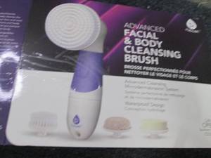 lot 79 image: Pursonic Advanced Cleansing Microde...