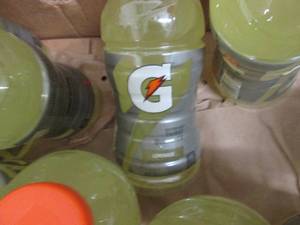 lot 112 image: 15 - 28 oz Bottles Gatorade Lemonad...