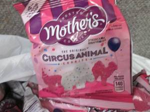 lot 129 image: 24- 1 oz pks Mothers Frosted Circu...