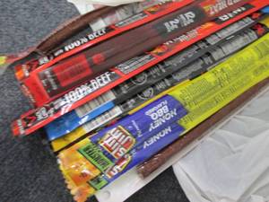 lot 142 image: 12- XXL Assorted Jack Links Beef St...