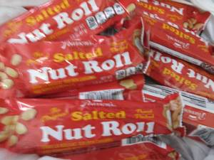 lot 152 image: 12- 1.8 oz Pearsons Salted Nut Rol...