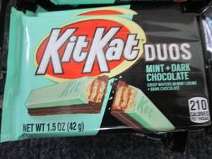 lot 158 image: 12- 1.5 oz KitKat Duos...