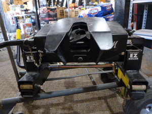 lot 1 image: Valley Pull Max 5th Wheel Hitch