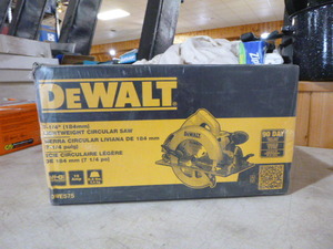 lot 49 image: DeWalt 7 12 Lightweight Circular Saw