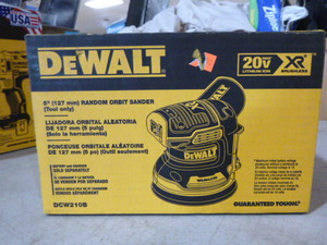 lot 54 image: DeWalt 5 Random Orbit Sander