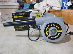 lot 57 image: Pro-Series Electric Mighty Pro Blower