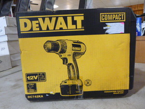 lot 61 image: DeWalt Compact DrillDriver Kit