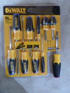 lot 68 image: DeWalt 10 Piece Screwdriver Set