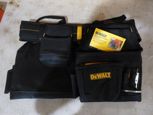 lot 74 image: DeWalt Deluxe Carpenters Combo Apron