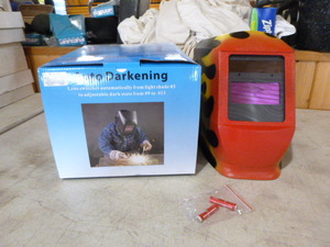 lot 89 image: Auto  Darkening Welding Helmet