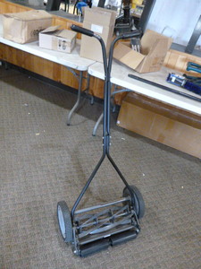 lot 128 image: American Lawn Mower Push Mower
