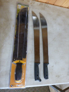 lot 134 image: 3 Machetes