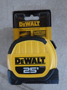 lot 78 image: DeWalt 25 Tape Measure