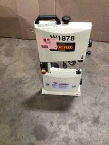 lot 10 image: Shop Fox 9 in. Benchtop Bandsaw Customer Returns See Pictures