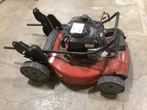 lot 11 image: Toro 22 in. Recycler Briggs & Stratton High Wheel FWD Gas Walk Behind Self Propelled Lawn Mower  dont Star  Customer Returns See Pictures