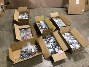 lot 12 image: Husky Mechanics Tool Set (1025-Piece)  Customer Returns See Pictures