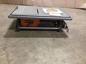 lot 32 image: Ridgid 6.5 Amp Corded 7 in. Table Top Wet Tile Saw Customer Returns See Pictures