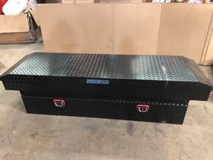 lot 49 image: Weather Guard 72 in. Gloss Black Aluminum Full Size Crossbed Truck Tool Box Customer Returns See Pictures