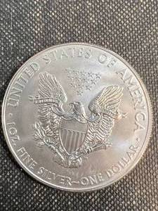 2011 AMERICAN SILVER EAGLE 1 TROY OZ .999 FINE SILVER