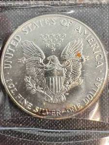 1988 AMERICAN SILVER EAGLE 1 TROY OZ .999 FINE SILVER