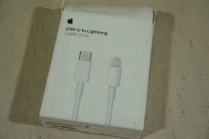 lot 22 image: Apple USB-C to Lightning 2m Charger Cord