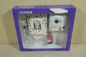 lot 31 image: FujiFilm Instax Mini Instant Camera Gift Set