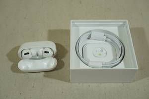 lot 38 image: Apple Airpod Pros