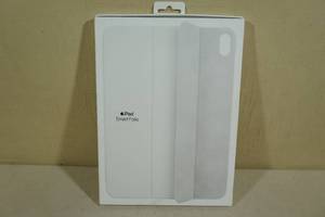 lot 41 image: Apple iPad Smart Folio for 10th Gen