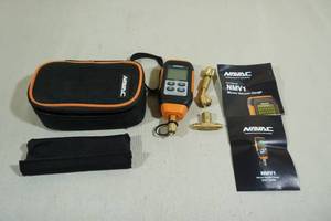 lot 102 image: NAVAC NMV1 Micron Vacuum Gauge